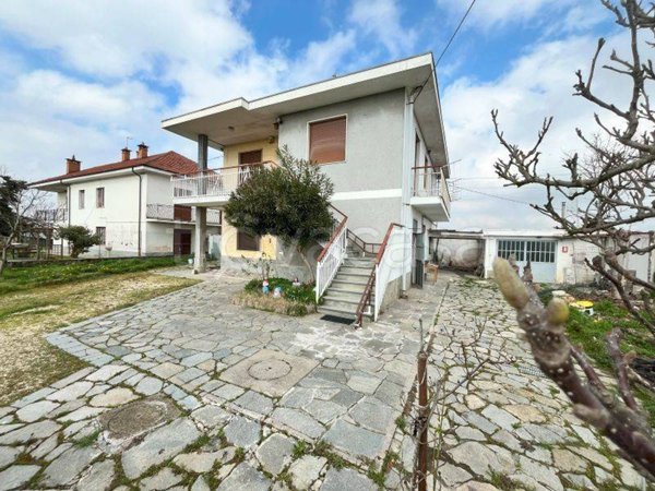 casa indipendente in vendita a Carmagnola in zona Salasio
