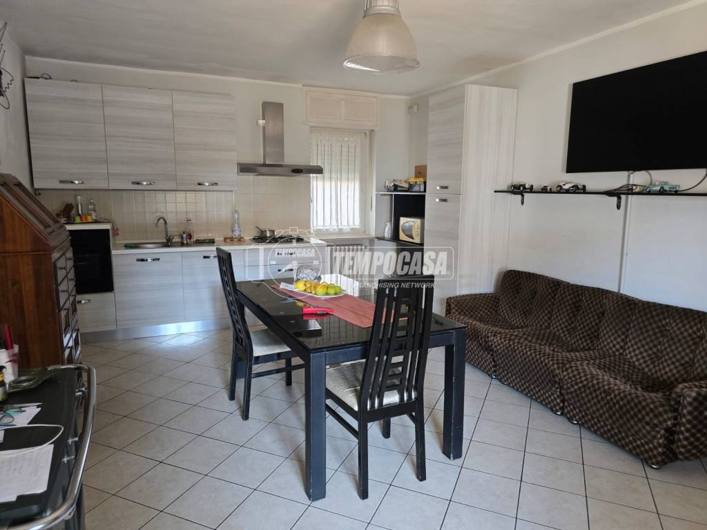 casa indipendente in vendita a Carmagnola in zona San Bernardo