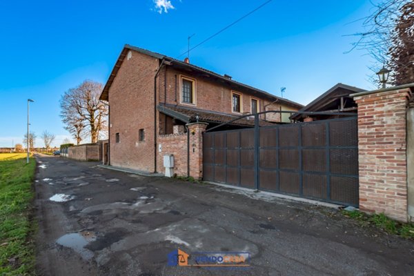 casa indipendente in vendita a Carmagnola in zona San Michele