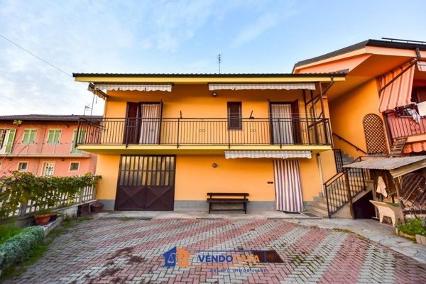 casa indipendente in vendita a Carmagnola in zona Salasio