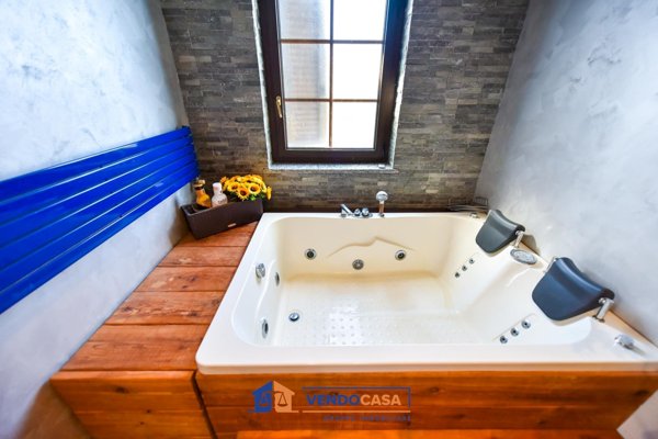 locale commerciale in vendita a Carmagnola in zona Motta