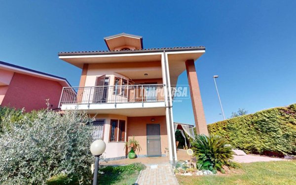 casa indipendente in vendita a Carmagnola in zona San Bernardo