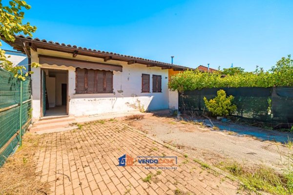 casa indipendente in vendita a Carmagnola in zona Vallongo