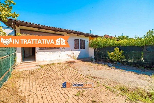 casa indipendente in vendita a Carmagnola in zona Vallongo