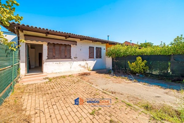 casa indipendente in vendita a Carmagnola in zona Vallongo