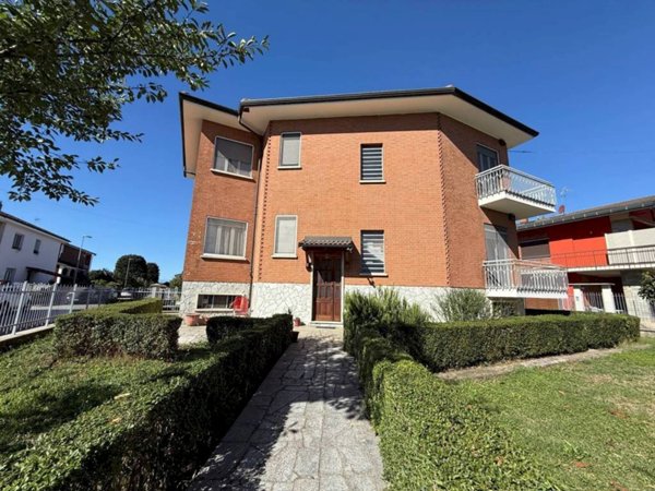 casa indipendente in vendita a Carmagnola