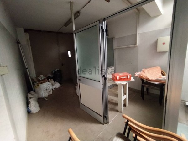 locale commerciale in vendita a Carmagnola in zona Salasio