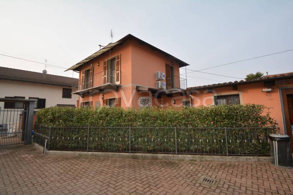 casa indipendente in vendita a Carmagnola