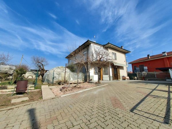 casa indipendente in vendita a Carmagnola in zona Salasio