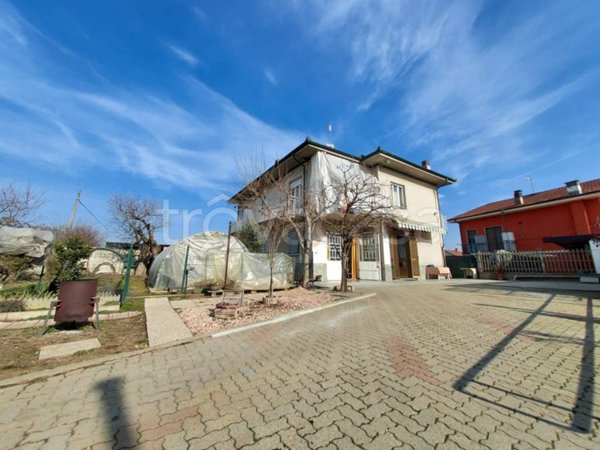 casa indipendente in vendita a Carmagnola in zona Salasio