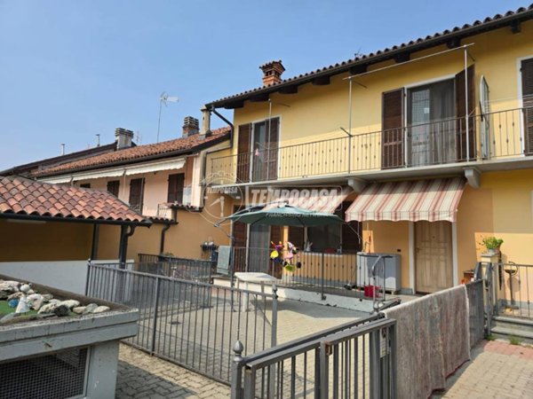casa indipendente in vendita a Carmagnola in zona Salasio