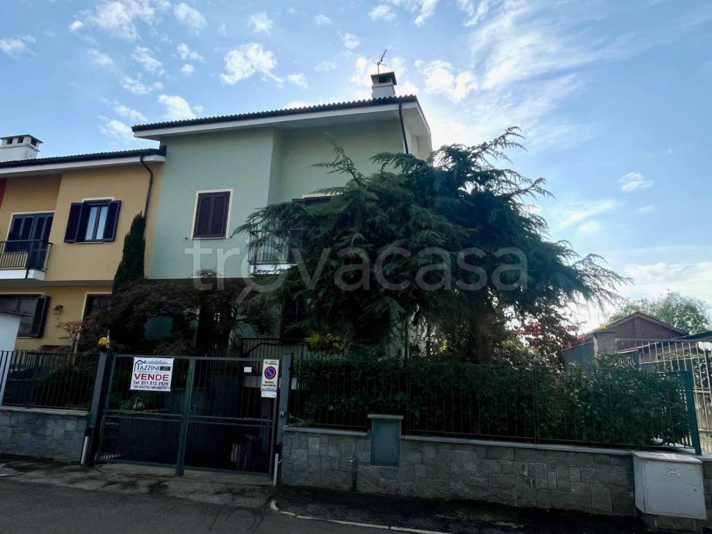 casa indipendente in vendita a Carmagnola in zona San Michele