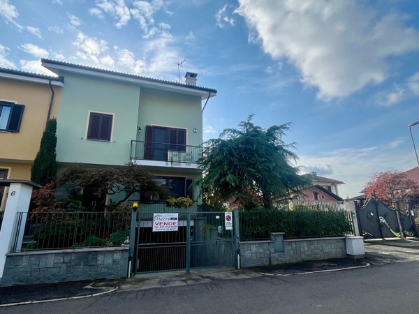 casa indipendente in vendita a Carmagnola in zona San Michele