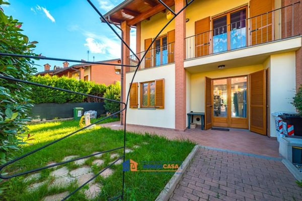 casa indipendente in vendita a Carmagnola in zona Cavalleri
