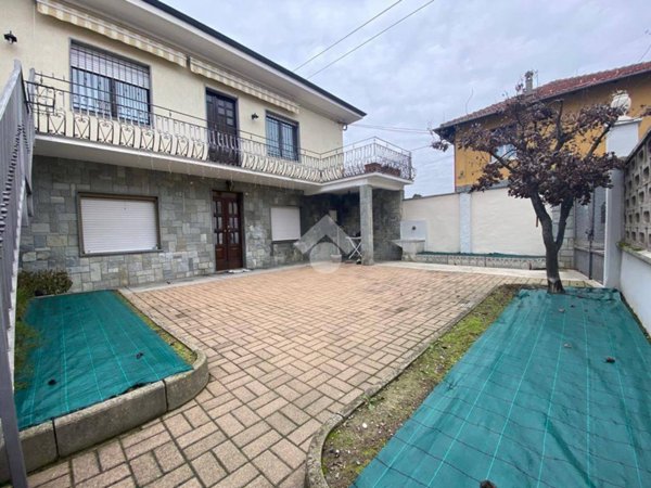 casa indipendente in vendita a Carmagnola in zona San Michele