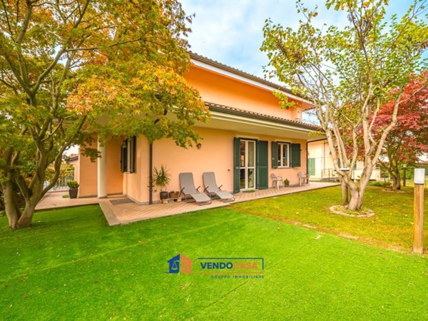 casa indipendente in vendita a Carmagnola in zona San Giovanni