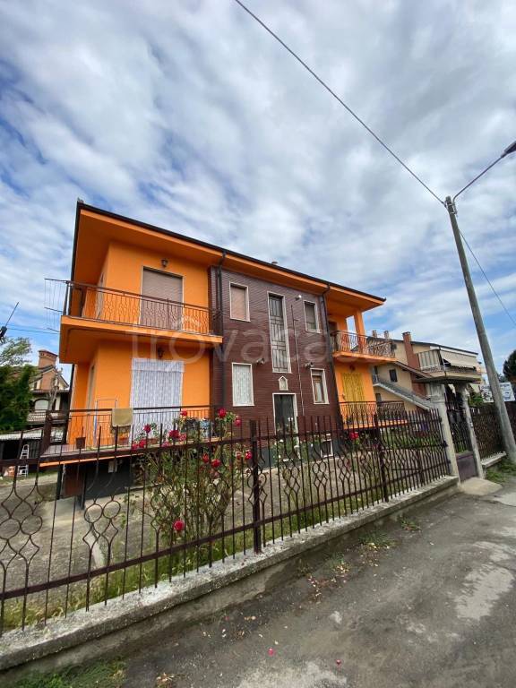 appartamento in vendita a Carmagnola in zona San Bernardo