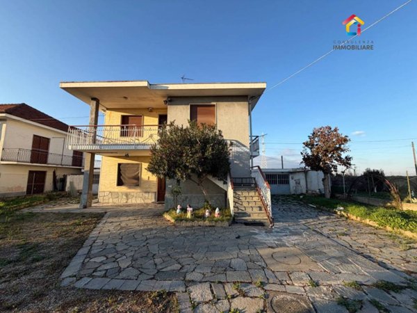 casa indipendente in vendita a Carmagnola in zona Salasio