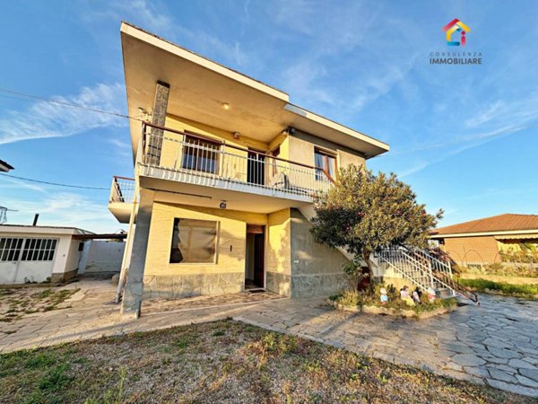 casa indipendente in vendita a Carmagnola in zona Salasio
