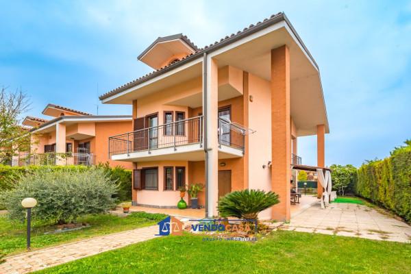 casa indipendente in vendita a Carmagnola in zona San Bernardo