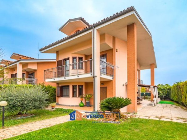 casa indipendente in vendita a Carmagnola in zona San Bernardo