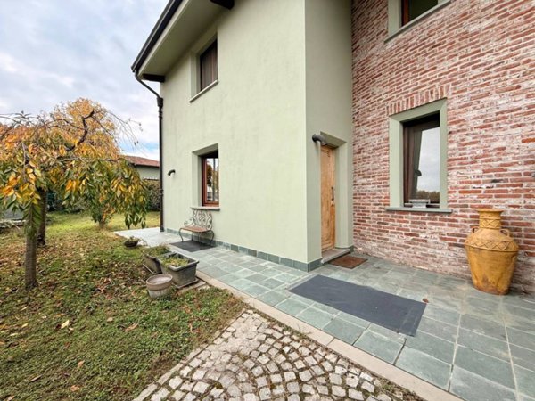 casa indipendente in vendita a Carmagnola in zona San Michele