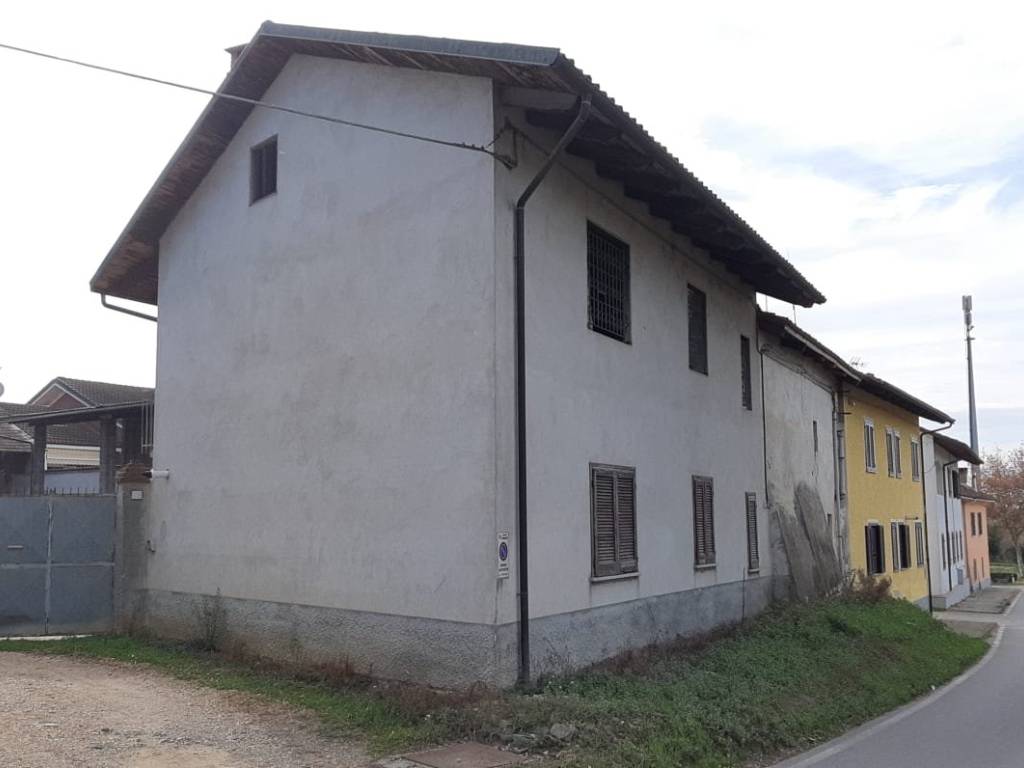 casa indipendente in vendita a Carmagnola in zona Salasio