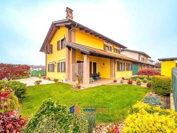 casa indipendente in vendita a Carmagnola