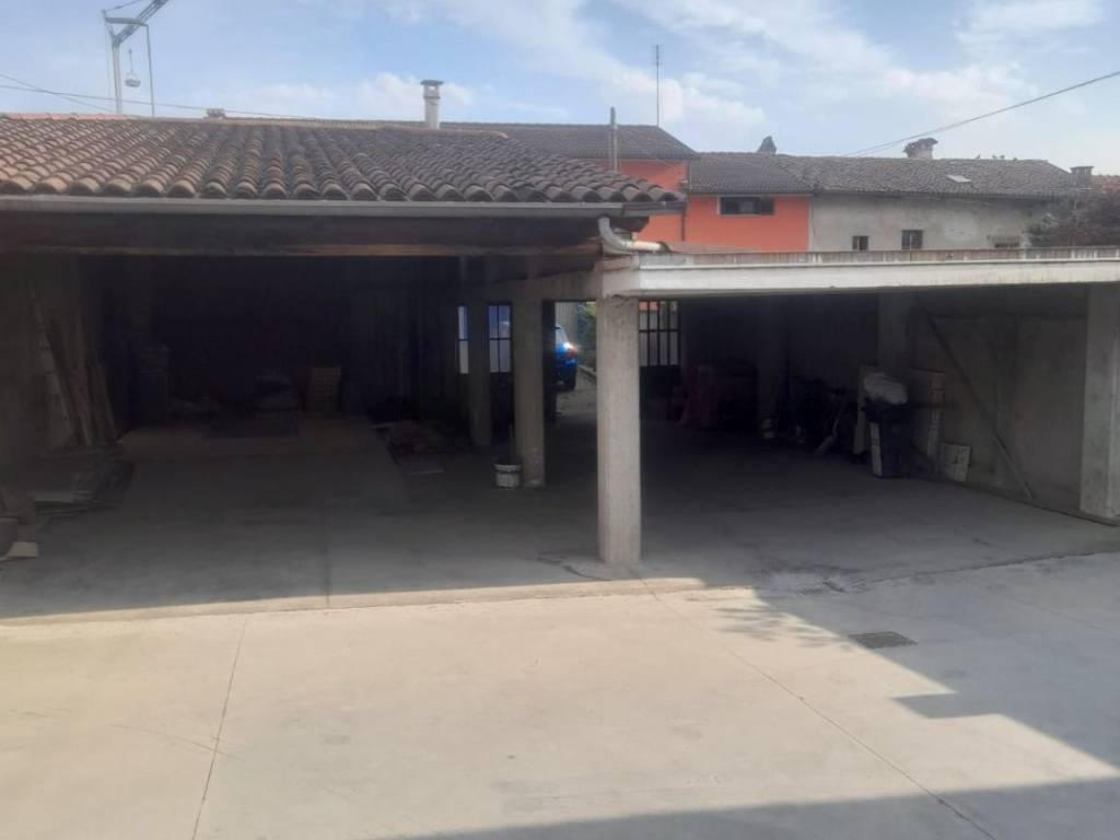 locale commerciale in vendita a Carmagnola in zona San Michele