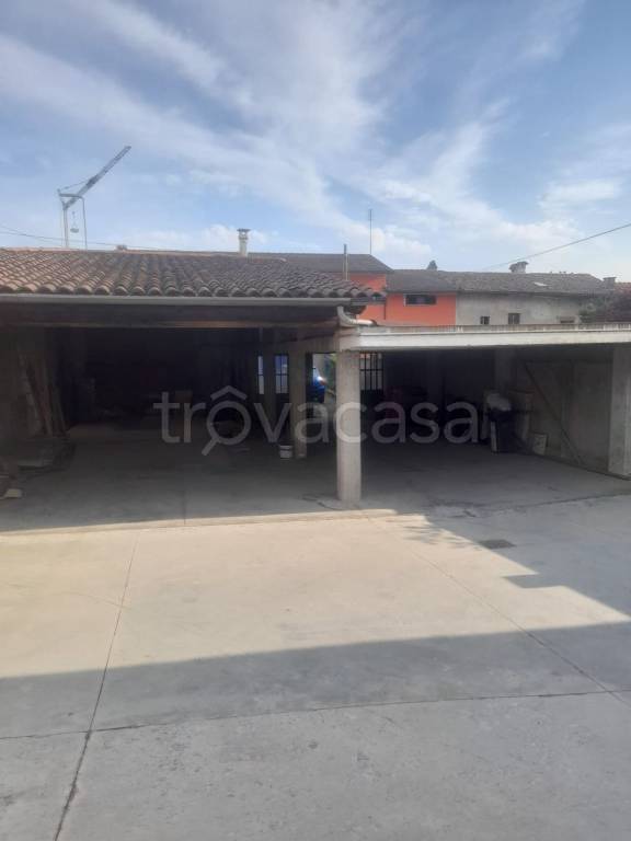 locale commerciale in vendita a Carmagnola in zona San Michele