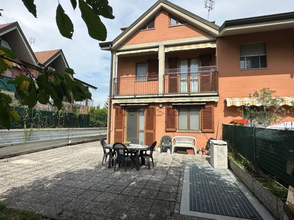casa indipendente in vendita a Carmagnola in zona San Michele