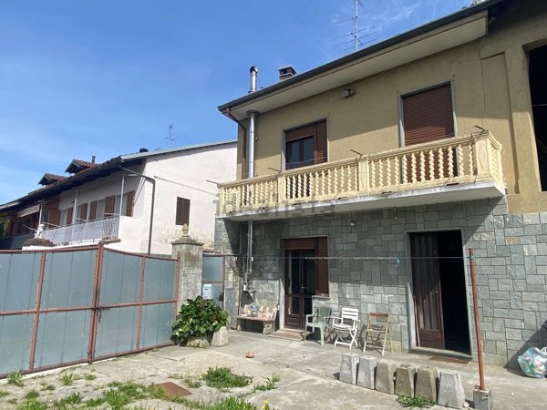 casa indipendente in vendita a Carmagnola in zona Cavalleri