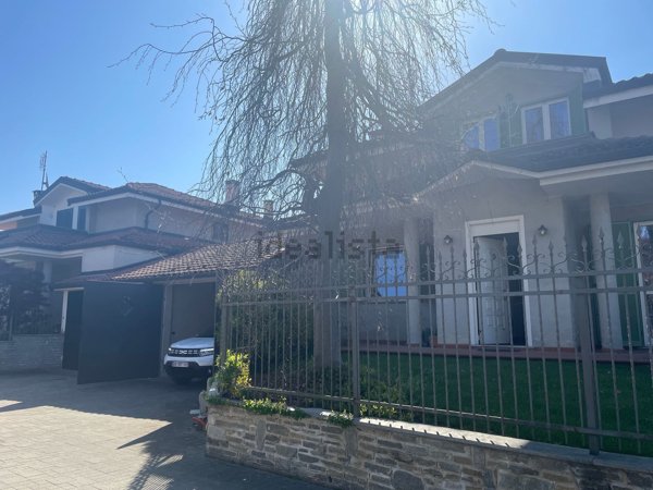 casa indipendente in vendita a Carmagnola in zona San Giovanni