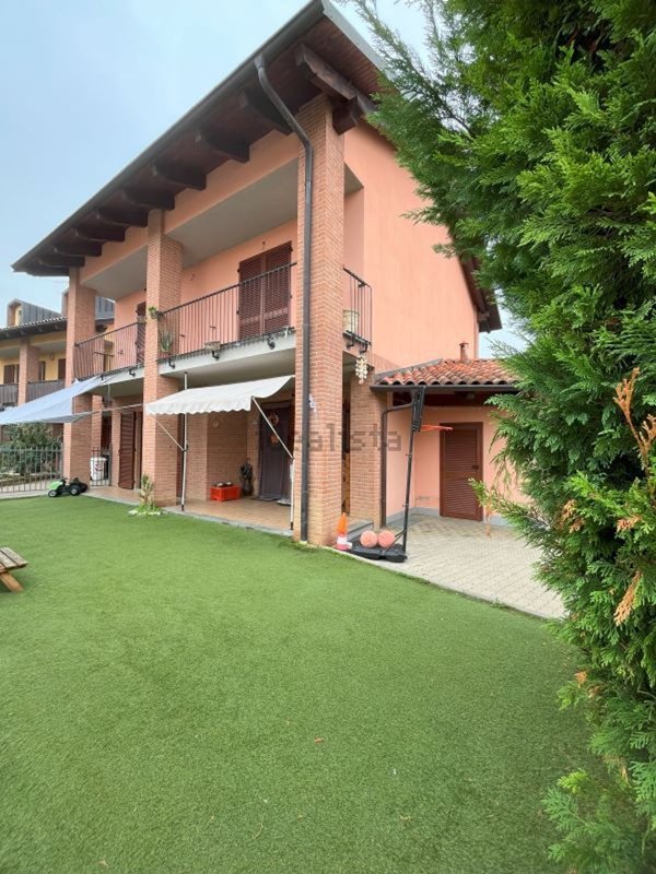 casa indipendente in vendita a Carmagnola in zona Tuninetti