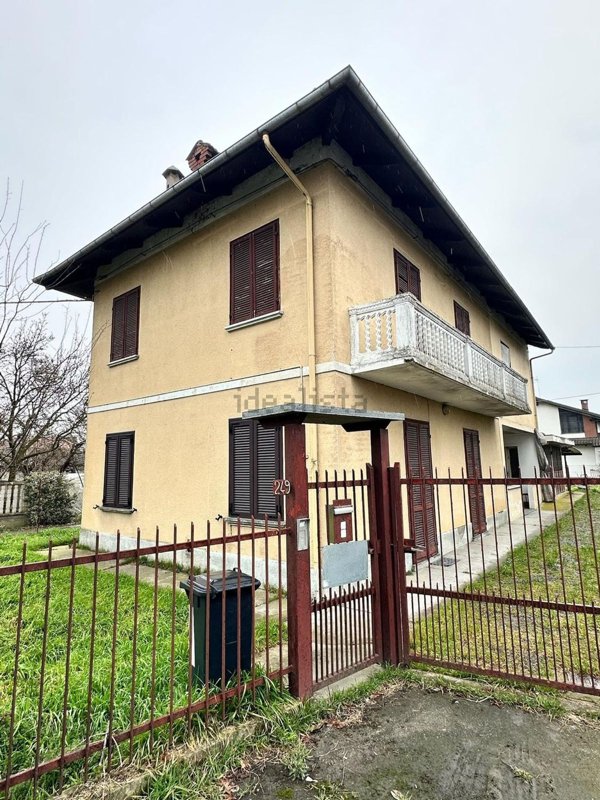 casa indipendente in vendita a Carmagnola in zona San Giovanni