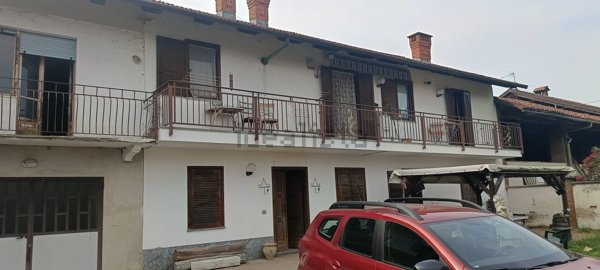 casa indipendente in vendita a Carmagnola in zona Vallongo