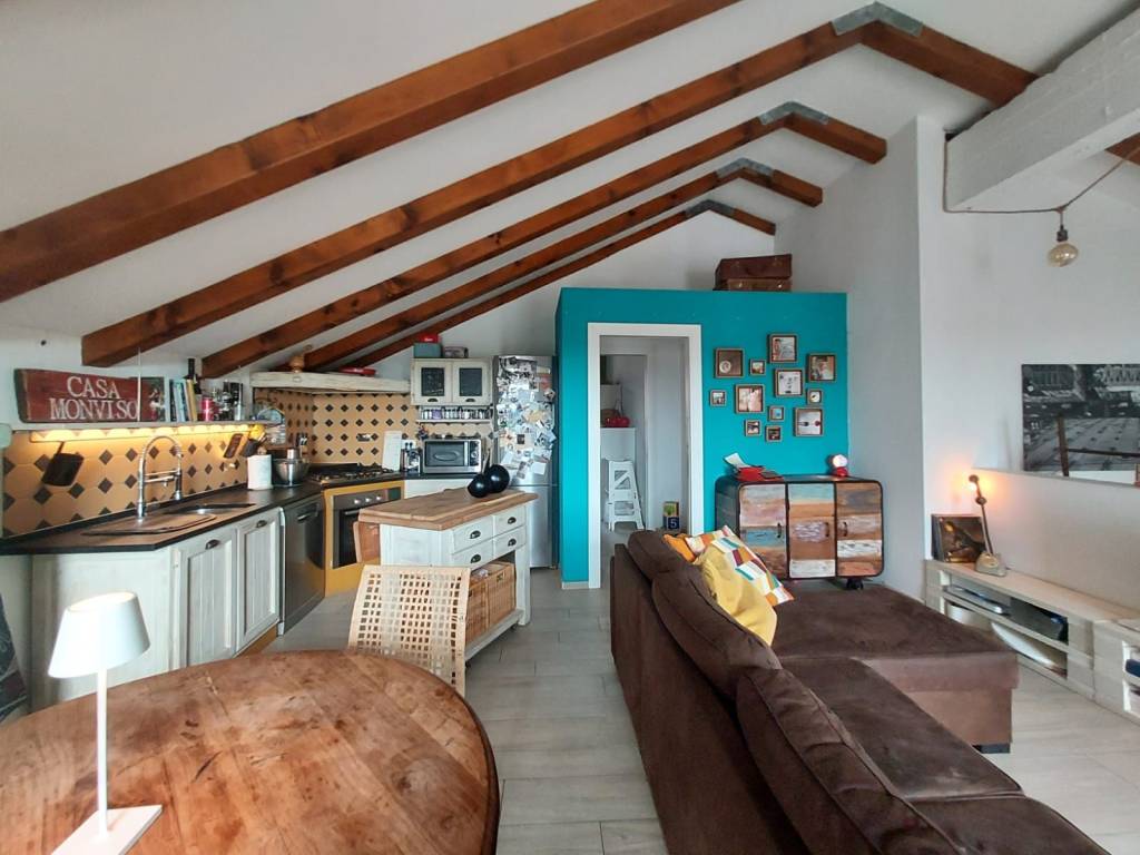 casa indipendente in vendita a Carmagnola in zona San Michele