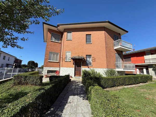 casa indipendente in vendita a Carmagnola