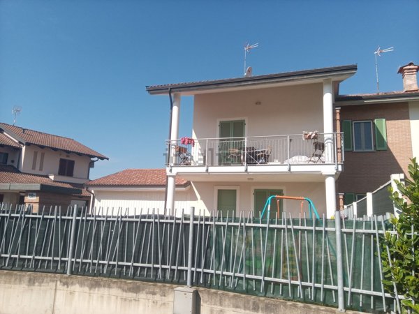 casa indipendente in vendita a Carmagnola in zona Tuninetti