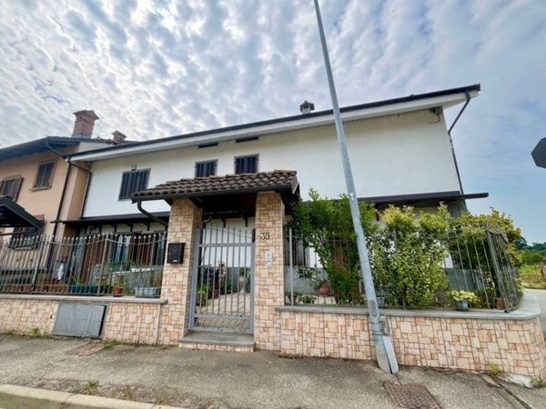 casa indipendente in vendita a Carmagnola in zona Salasio