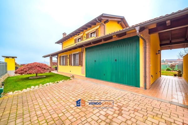 casa indipendente in vendita a Carmagnola