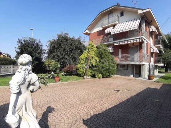 casa indipendente in vendita a Carmagnola in zona Cavalleri