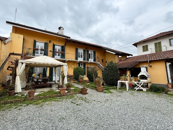 casa indipendente in vendita a Carmagnola in zona San Michele