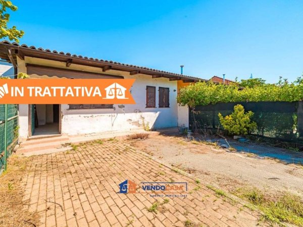 casa indipendente in vendita a Carmagnola in zona Vallongo