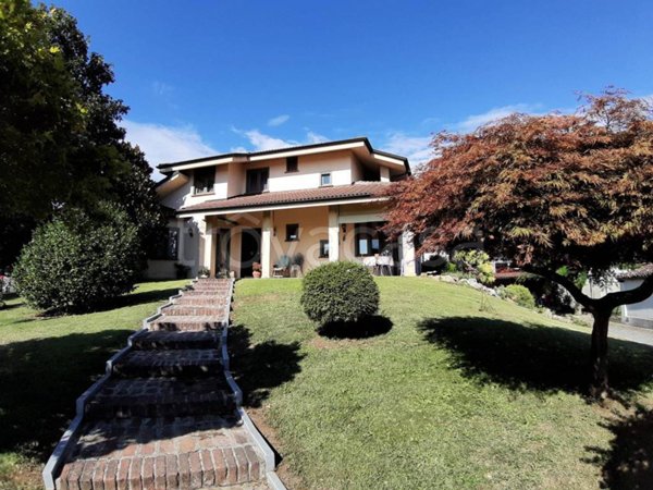 casa indipendente in vendita a Carmagnola in zona San Bernardo