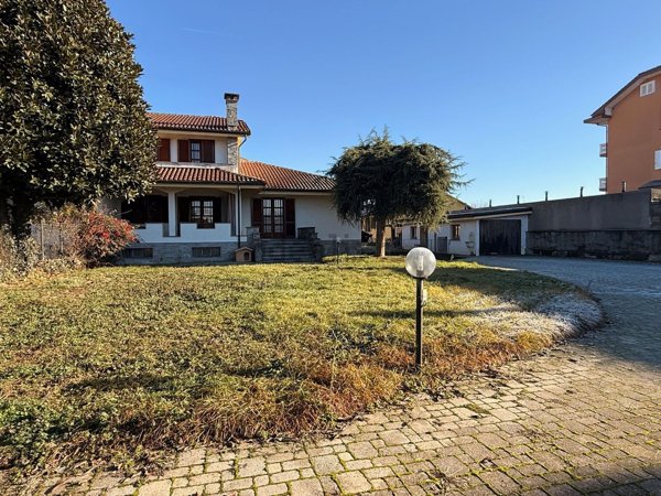 casa indipendente in vendita a Carmagnola in zona San Bernardo