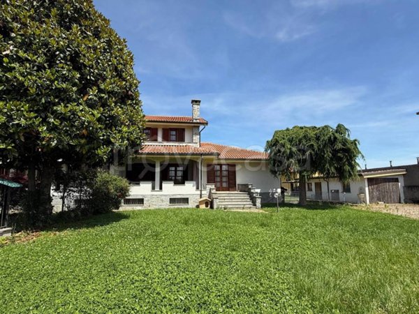 casa indipendente in vendita a Carmagnola in zona San Bernardo