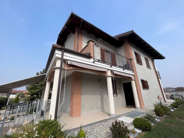 casa indipendente in vendita a Carmagnola in zona Cavalleri