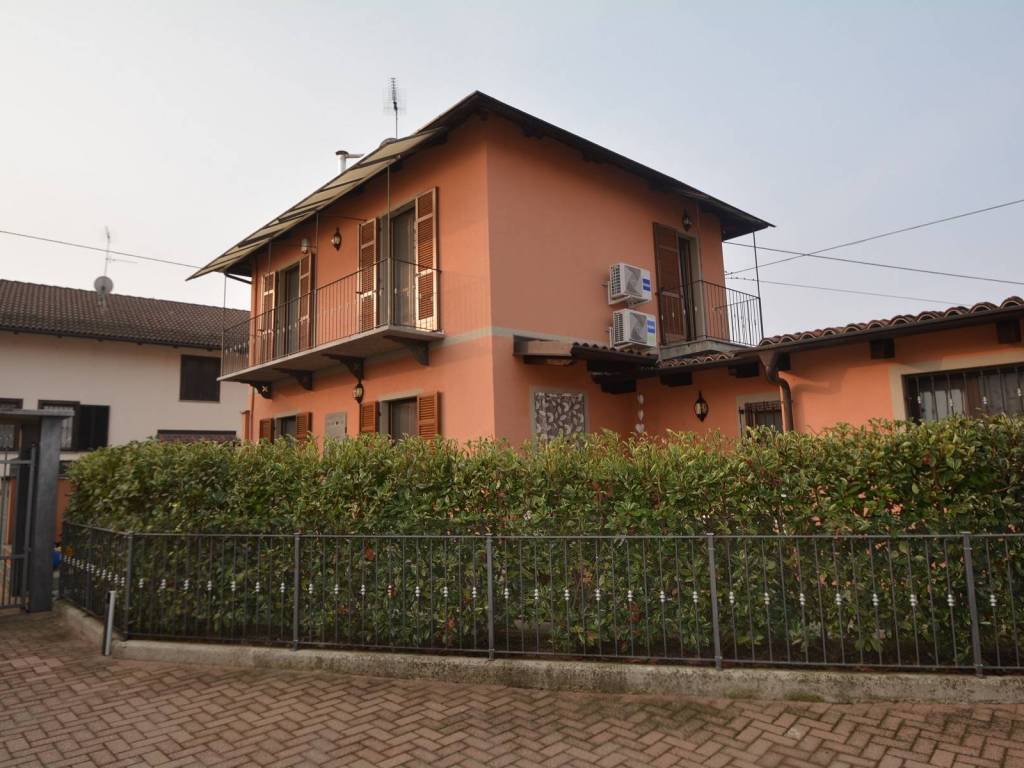 casa indipendente in vendita a Carmagnola