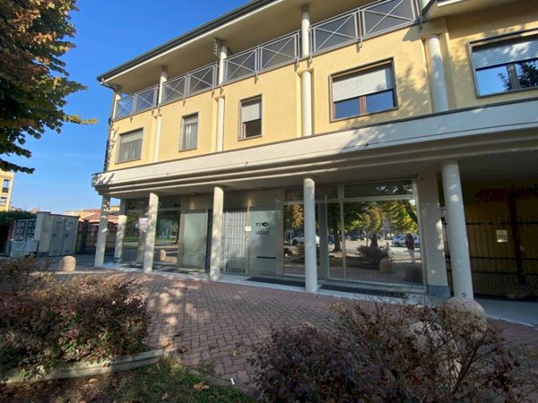 locale commerciale in vendita a Carmagnola